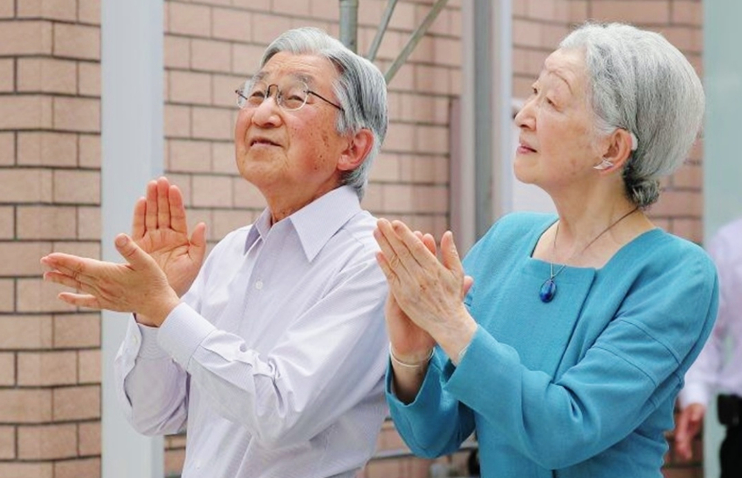 平成に上皇后美智子様がお買い上げ下さった、石垣焼のアクセサリーは大変人気です。